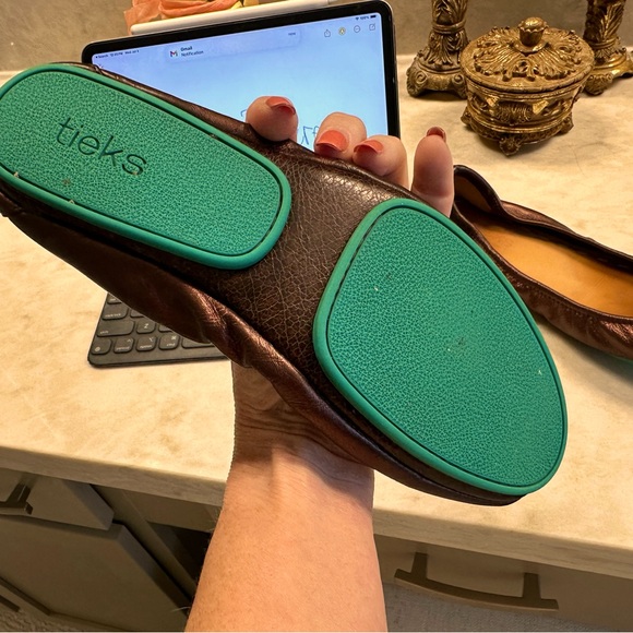 Limited Edition Raspberry Truffle Tieks - Picture 4 of 8